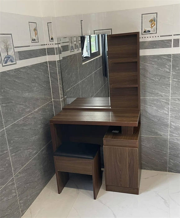 BÀN TRANG ĐIỂM MẪU 1